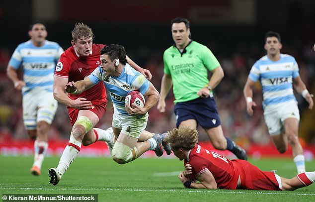He uses his speed and footwork to get on the end of offloads from full-back Juan Cruz Mallia as the Argentinians look to splinter the defence