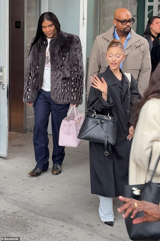 The star put on a stylish display in a black coat, jeans, and pointed heels