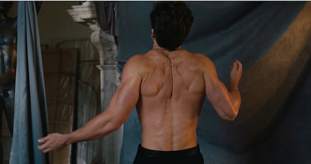 Minniear's muscular physique is evident as he stars alongside his pop star girlfriend