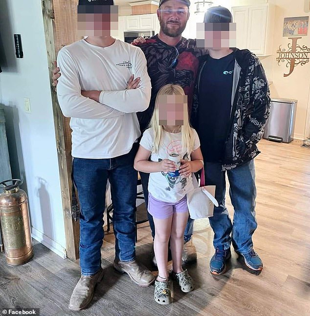 Thomas is also seeking emergency custody of their nine-year-old daughter, who lives in Titusville, Florida, with Shauntel and Anna’s father, Christopher Kepner