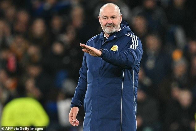 Clarke was expected to quit after World Cup but has left door open for a potentially longer stay