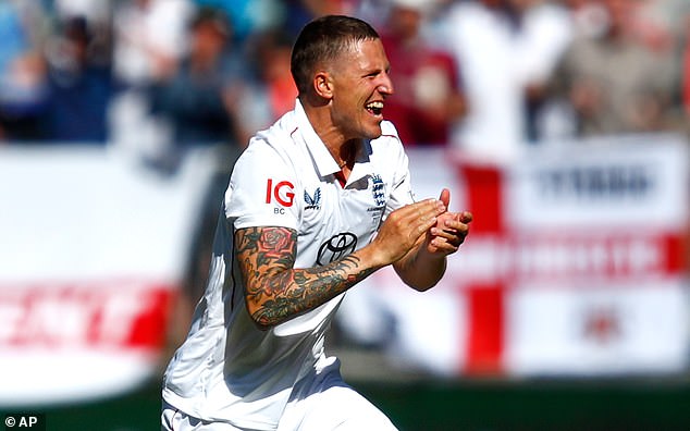 Carse took two key Australian wickets, those of Khawaja and stand-in captain Steve Smith