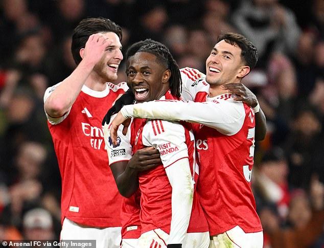 Arsenal climbed six points clear at the top of the Premier League as their title rivals stumbled