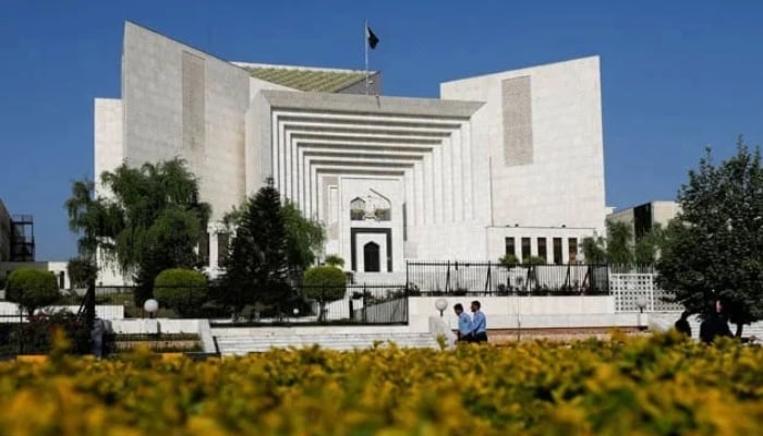 Police officers walk past the Supreme Court of Pakistan building, in Islamabad, on April 6, 2022. — Reuters