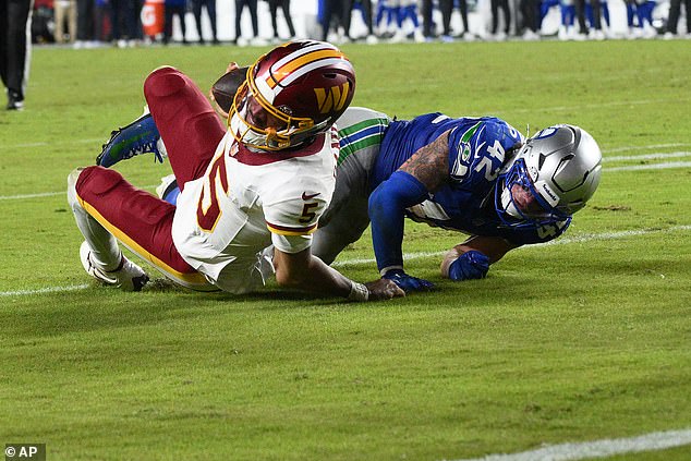 After dislocating his non-throwing elbow in a gruesome scene during last week’s loss to the Seattle Seahawks, Jayden Daniels not be placed on Injured Reserve, according to NFL Network