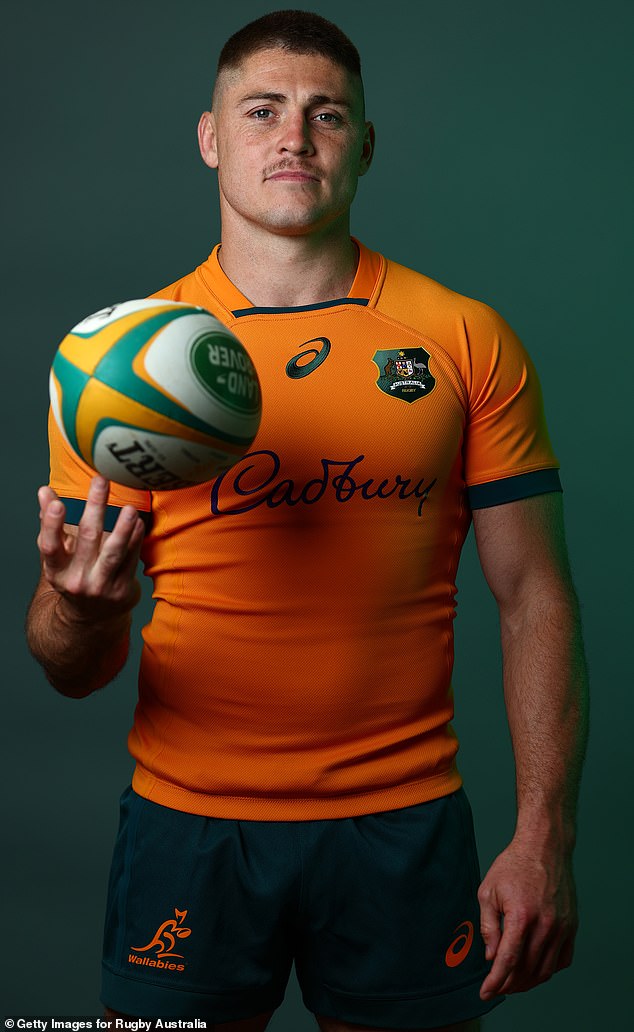 Veteran fly-half James O'Connor has cut short a holiday in Morocco and will wear the Wallabies No.10 jersey in Sunday's (AEDT) clash with Ireland in Dublin