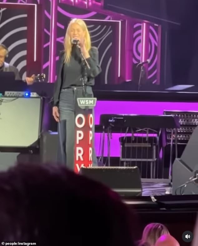 Gwyneth Paltrow has left fans stunned as she sang on stage with Holly Williams at the Grand Ole Opry on Thursday night