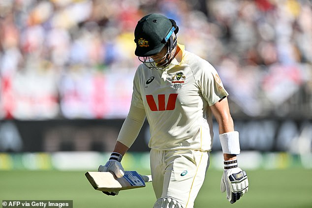 An out-of-sorts Steve Smith was dismissed for 17 on the opening day of the Ashes