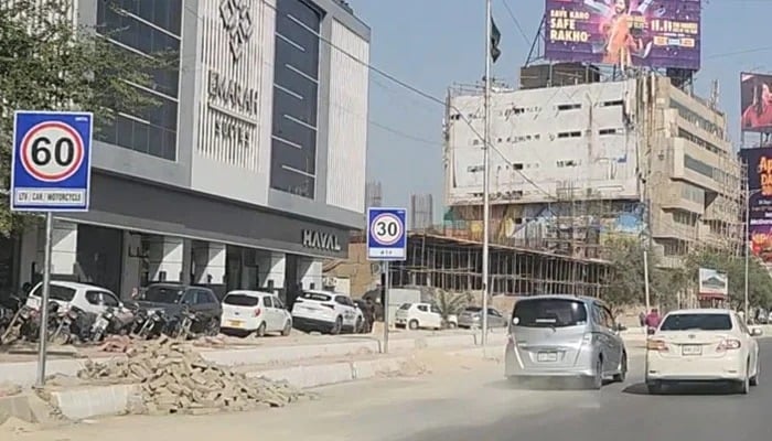 Speed limit on Sharea Faisal set at 60 kilometres per hour for cars, jeeps and similar vehicles. — Reporter