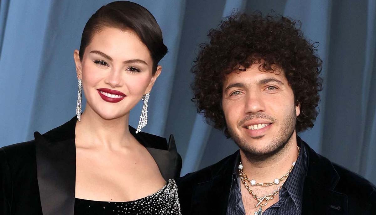 Selena Gomez cozies up with Benny Blanco for Thanksgiving