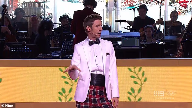 Sammy then began performing several amusing songs for the packed crowd, in which he put his own distinctive flair on some iconic Christmas carols