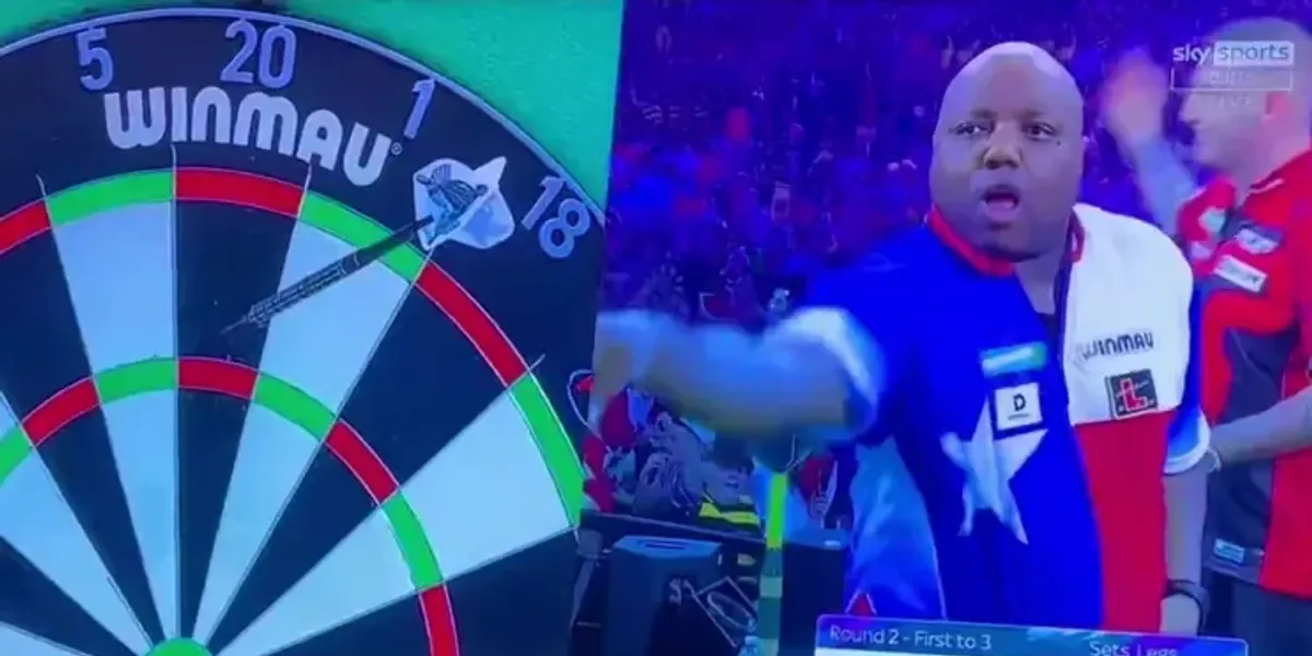 Darts star appears to encourage X-rated chant about Sir Keir Starmer at World Championship