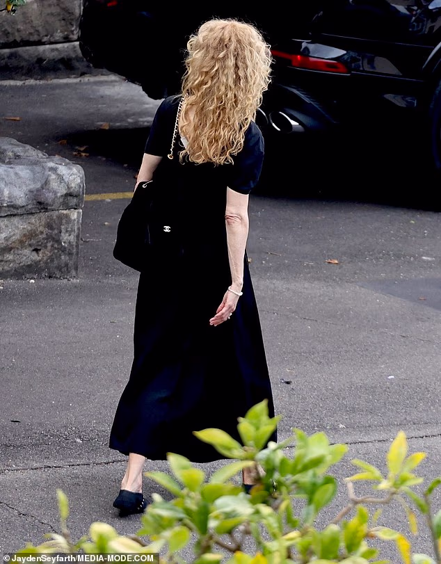 Nicole's natural curls added softness to the otherwise sombre look