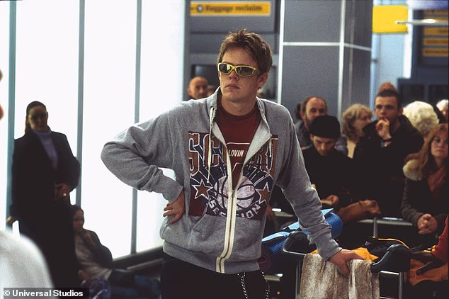 Kris Marshall plays the character of Colin Frissell, who attempts to flirt with a woman at a wedding reception by insulting the quality of the food, not realising she is Nancy, the caterer (played by Julia Davis)