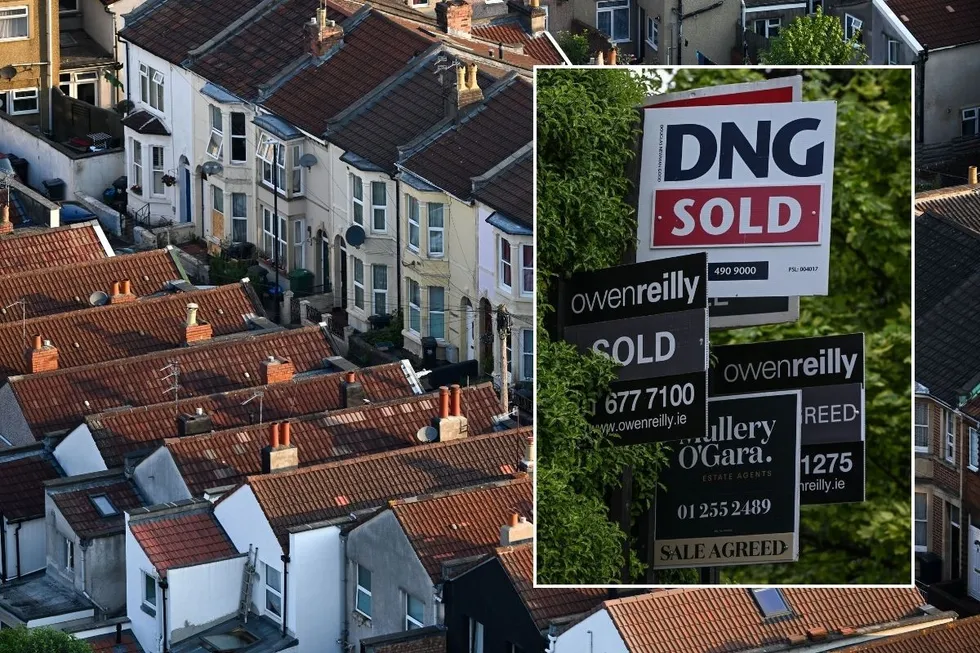 UK property / house for sale signs 