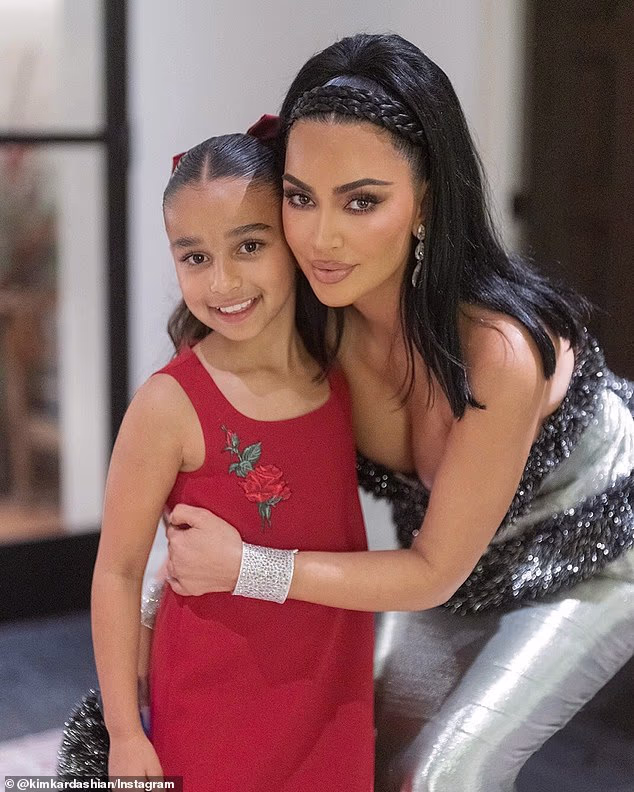 At one point, the star also crossed paths with other guests and family members - such as her niece Dream