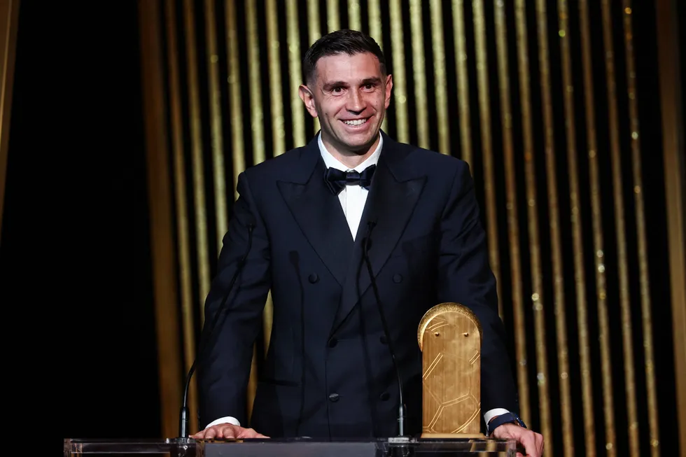 Emiliano Mart\u00ednez