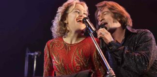 Hugh Jackman hits the Midwest for heartwarming ‘Song Sung Blue’ tour