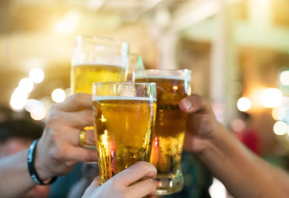 People clinking beer glasses