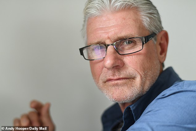 Former England cricketer Robin Smith has sadly passed away at the age of 62