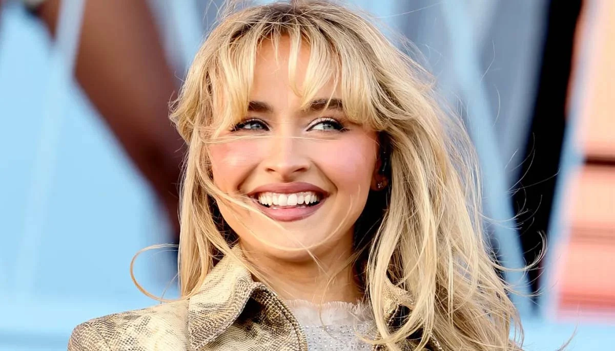 Sabrina Carpenter unveils Christmas gift for fans