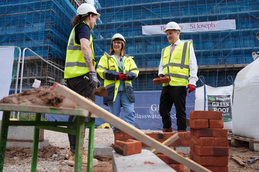 Rachel Reeves with young construction apprentice