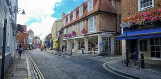 Pensioner vows to padlock himself onto ‘precious’ historic Victorian lamppost to stop council destroying ‘much-loved feature’