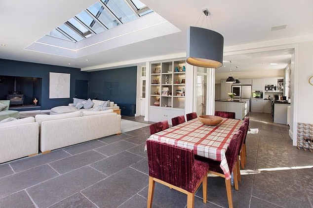 Edmonds lived there after his divorce from second wife Helen Soby and amid the success of Deal or No Deal