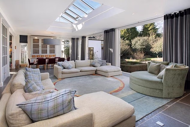 The house is situated on one of Exeter¿s most upmarket streets