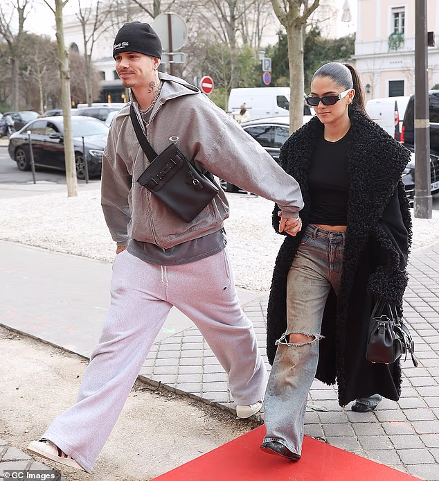 Romeo and Kim were also hand-in-hand as they followed their father into the hotel