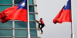 Climber Alex Honnold scales Taipei 101 skyscraper without ropes | World News