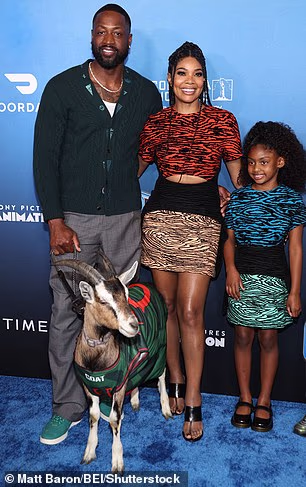 Union opted for minimal accessories to allow the look to be the main focal point for the evening and added a few flashy bracelets on her right wrist