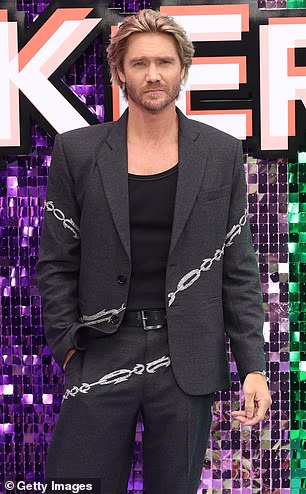 Celebrities such as Chad Michael Murray and Jennifer Garner shared their condolences in the comment section as they responded to the loss