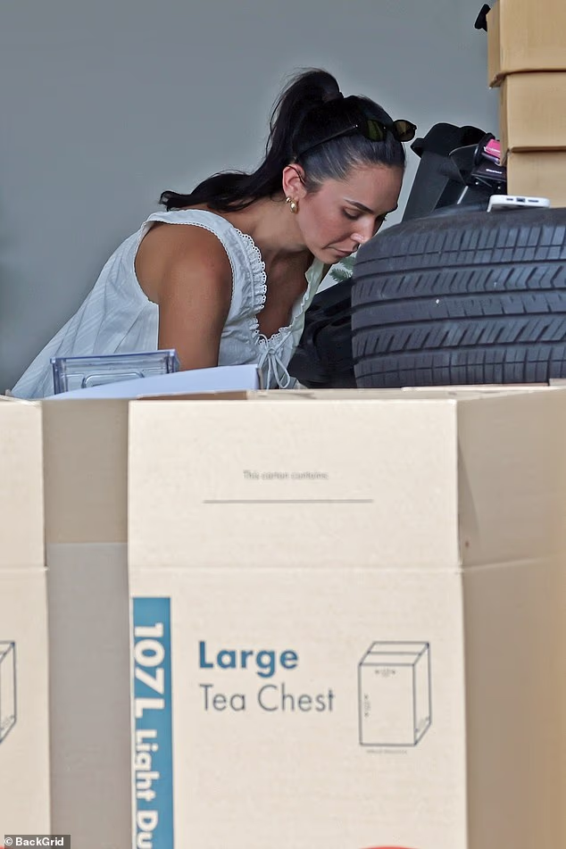 With her brunette locks tied back in a ponytail, Tess looked all business as she got to the task of packing her belongings
