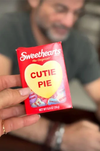 Jennifer Aniston gives peek into love life with cryptic snap of Jim Curtis