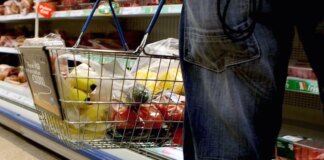 Major supermarket to shut three stores as retailer posts £2.6million losses