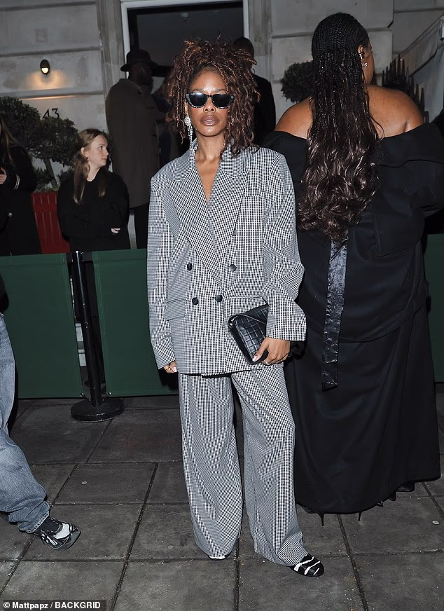 Zeze Millz oozed sophistication in a black-and-white suit, consisting of a double-breasted blazer and matching trousers