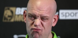 Michael van Gerwen gives darts fans health update ahead of Premier League night