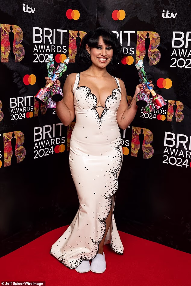 She scooped the gongs for Songwriter of the Year, Mastercard Album of the Year, Best New Artist, Artist of the Year, Song of the Year with Mastercard and R&B Act in 2024