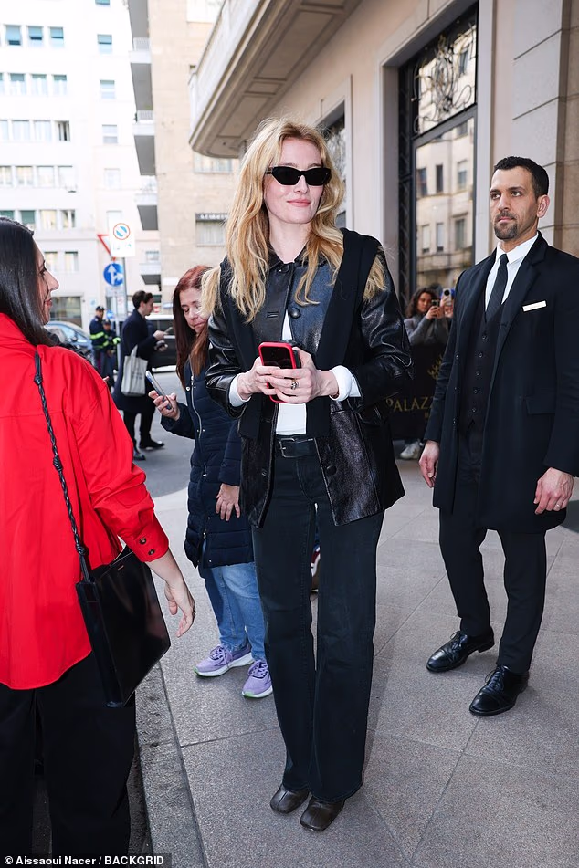 She wore a vintage-style leather jacket with straight leg jeans