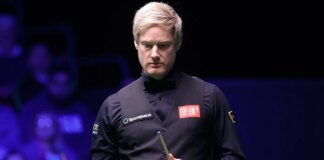 Snooker referee berates supporter after mobile phone incident during Neil Robertson match