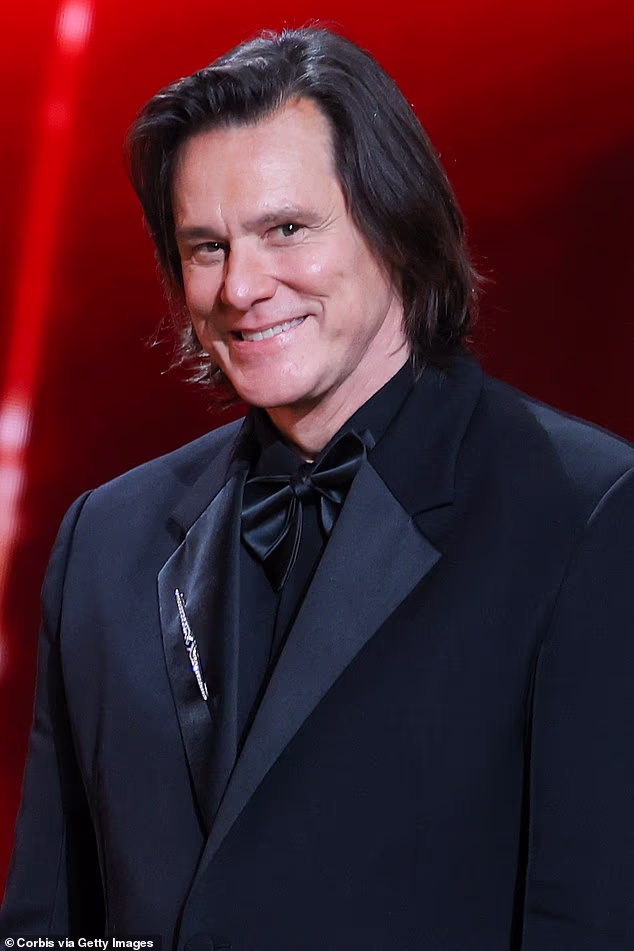 Within minutes, social media lit up with speculation about his noticeably different appearance, with some fans bluntly suggesting he¿d gone under the knife