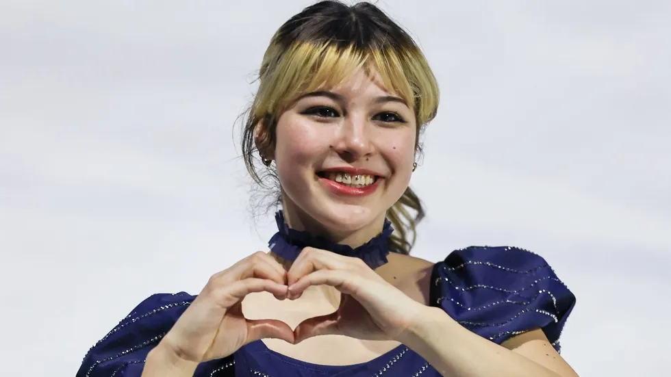 Followers of American figure skating sensation Alysa Liu are buzzing with speculation that the 20-year-old may have entered a romantic relationship with musician Glaive, despite recently declaring her intention to remain unattached