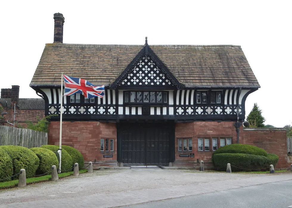 Thornton manor gates