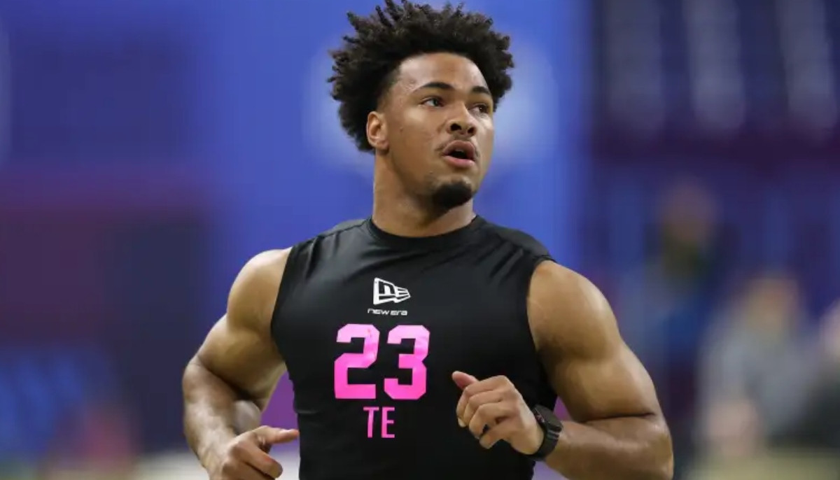 Kenyon Sadiq sets 40-yard dash record at NFL Scouting Combine, eyes first round