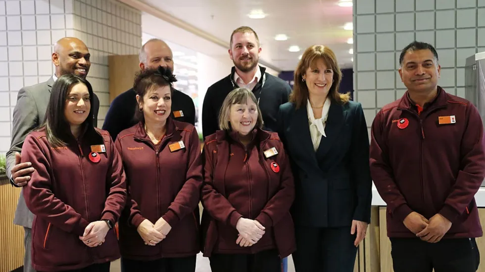 Rachel Reeves and Sainbsury's workers