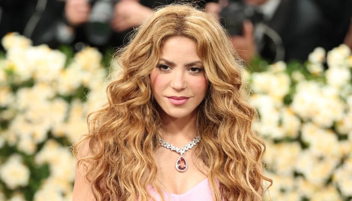 Shakira applauded for 'gracious' behaviour by fans as she blends work with family downtime