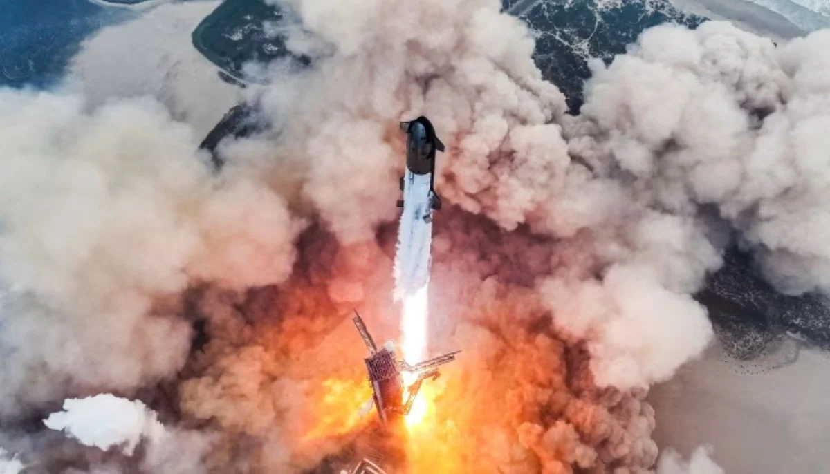 SpaceX pivots from Mars plans to prioritize 2027 Moon landing 