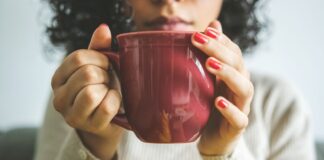 Drinking tea and coffee may help preserve brain function and reduce risk of dementia, study suggests | Science, Climate & Tech News