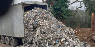 This shocking illegal M25 waste site has kept growing – and it now threatens the River Thames | UK News